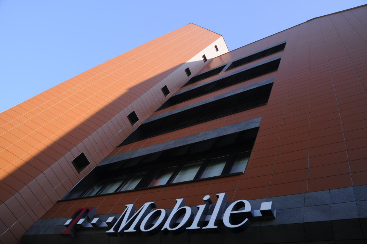 Keramika s cihelnym strepem T-Mobile Louny(2)