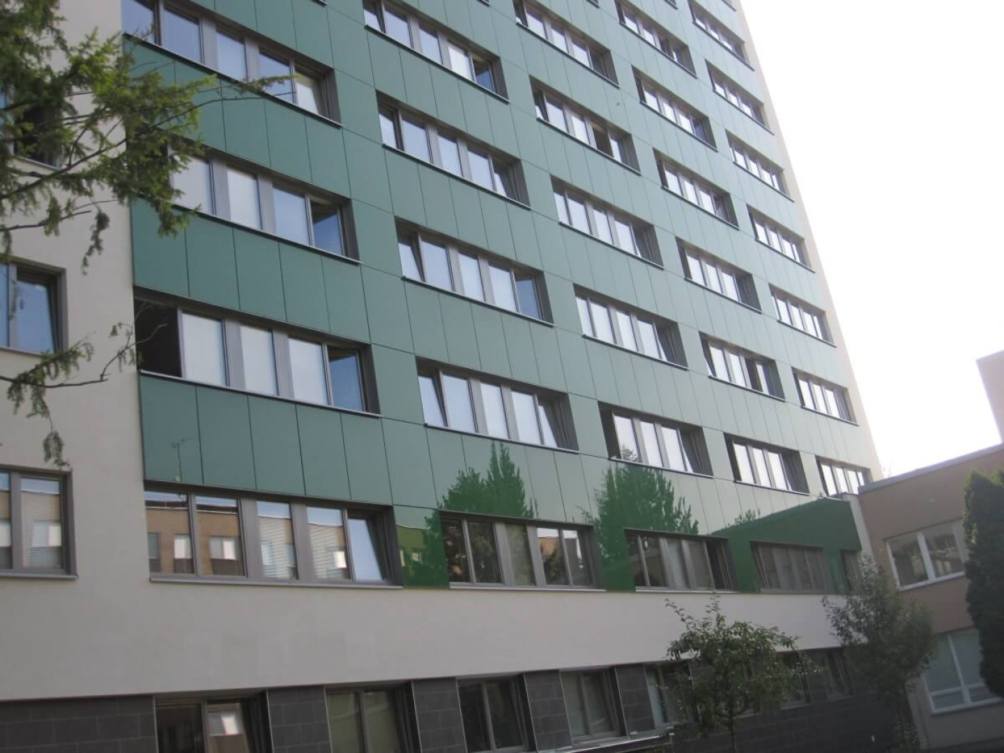 Sklo VUT Brno - Purkynovy koleje (2)
